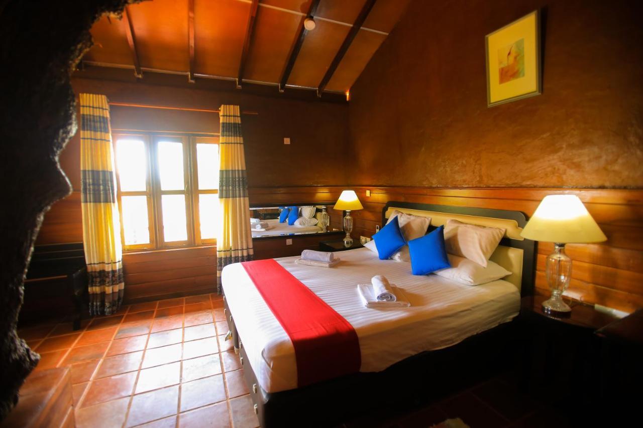 Jungle Hut Resort 锡吉里亚 外观 照片