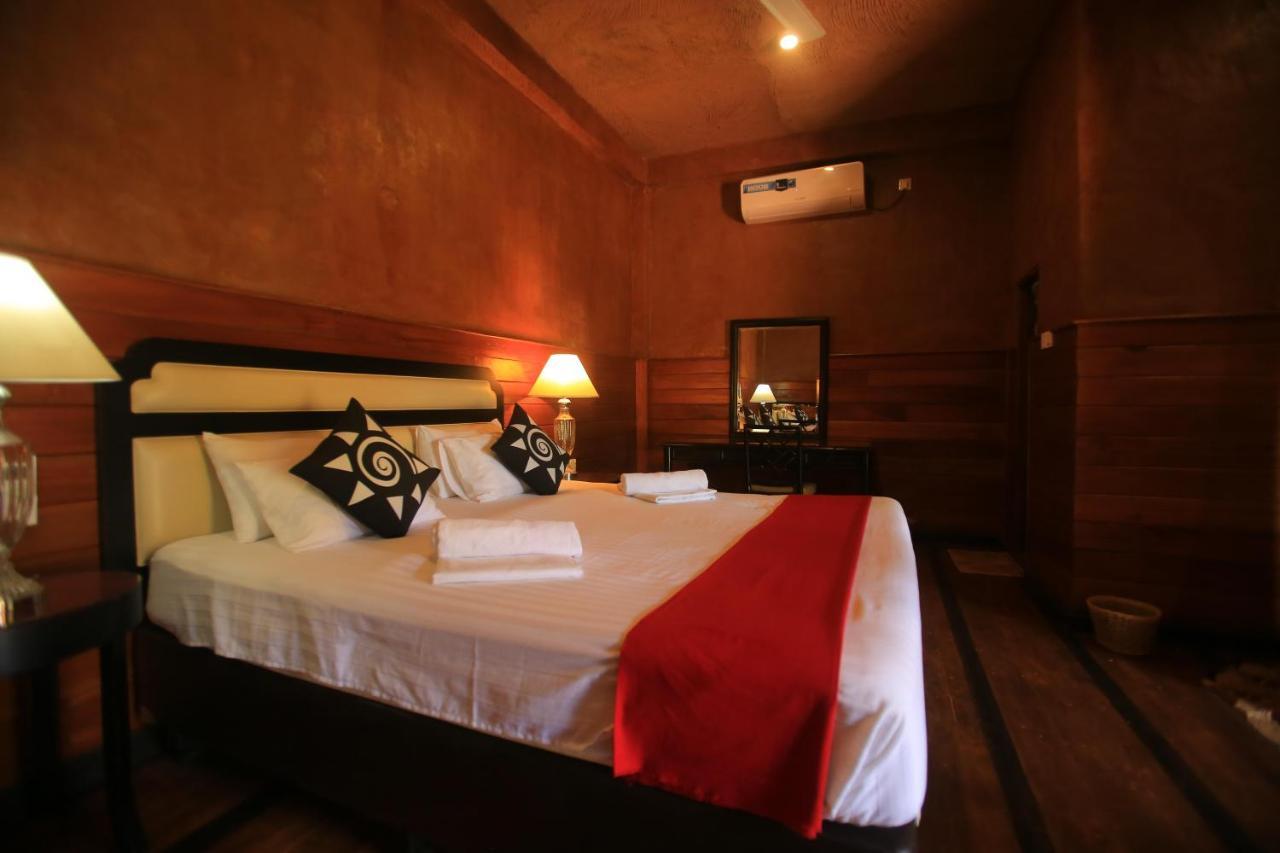 Jungle Hut Resort 锡吉里亚 外观 照片