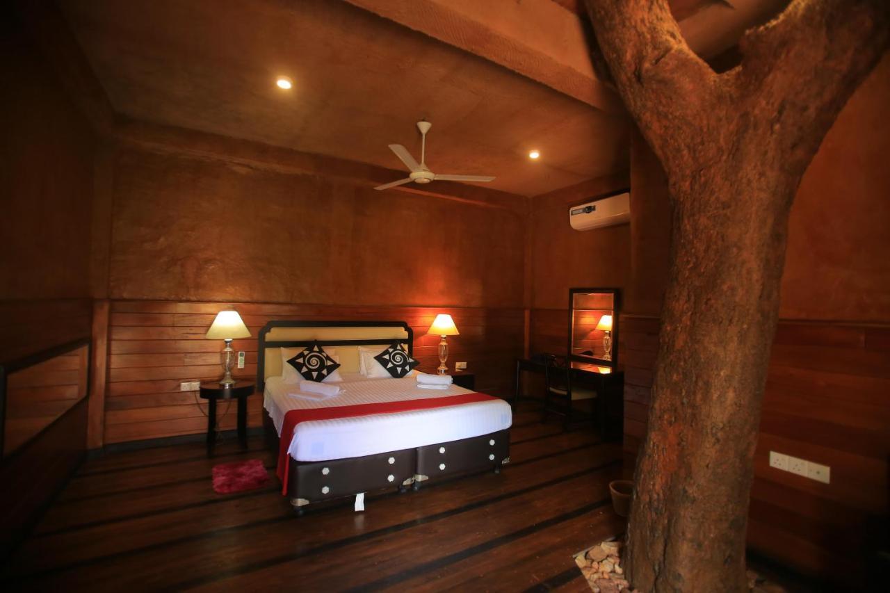 Jungle Hut Resort 锡吉里亚 外观 照片