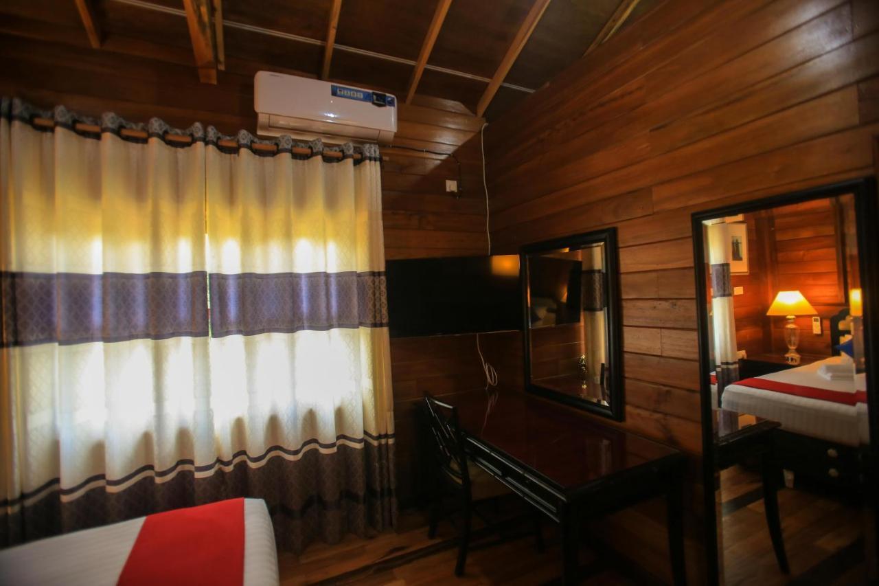 Jungle Hut Resort 锡吉里亚 外观 照片
