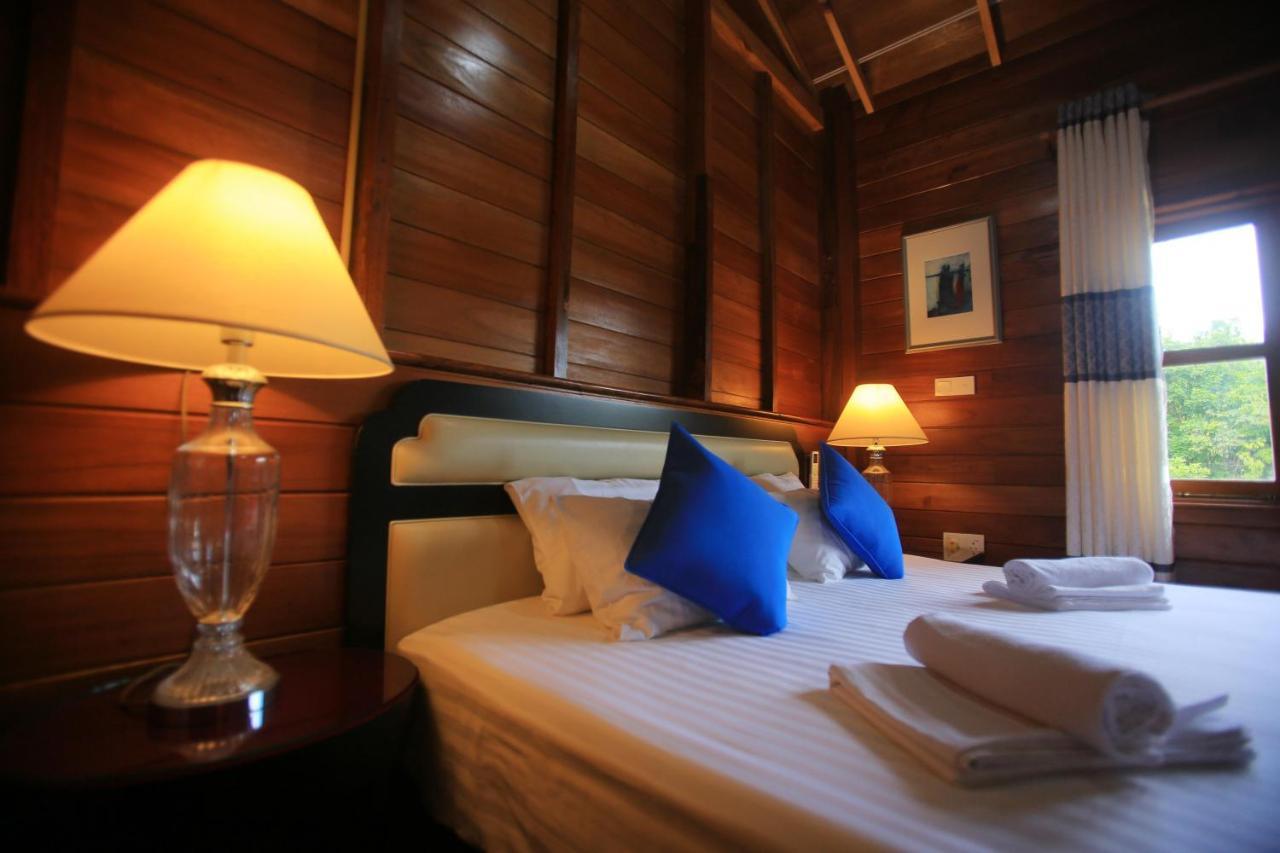 Jungle Hut Resort 锡吉里亚 外观 照片