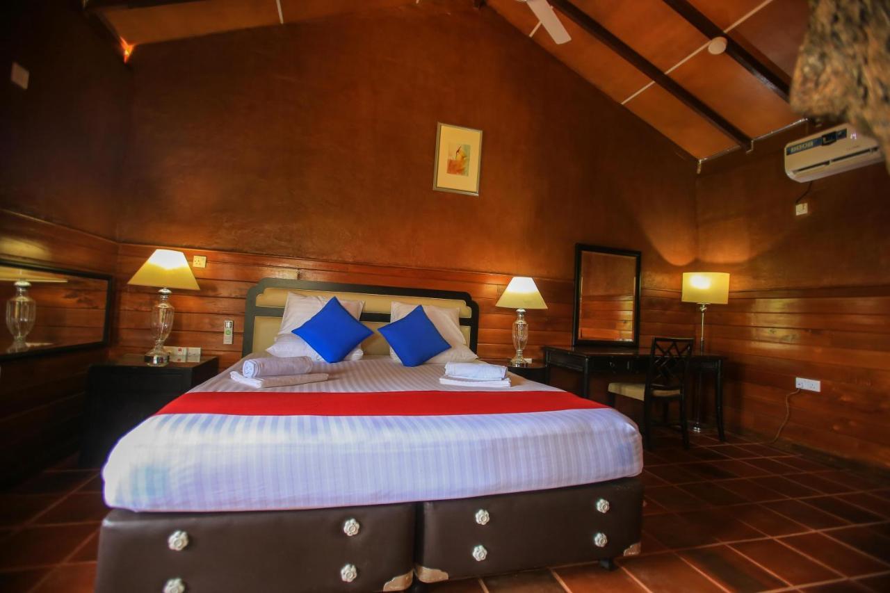 Jungle Hut Resort 锡吉里亚 外观 照片