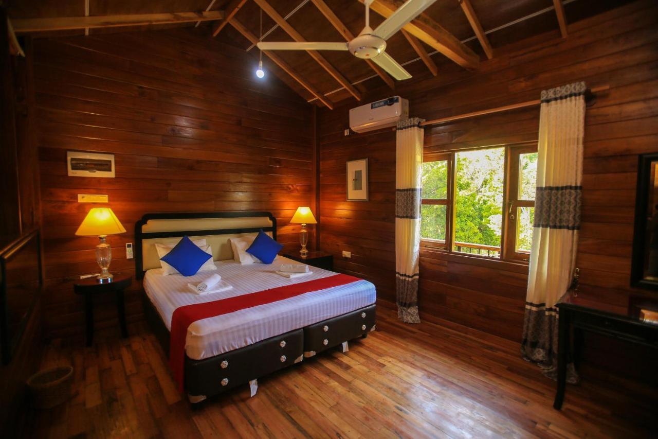 Jungle Hut Resort 锡吉里亚 外观 照片