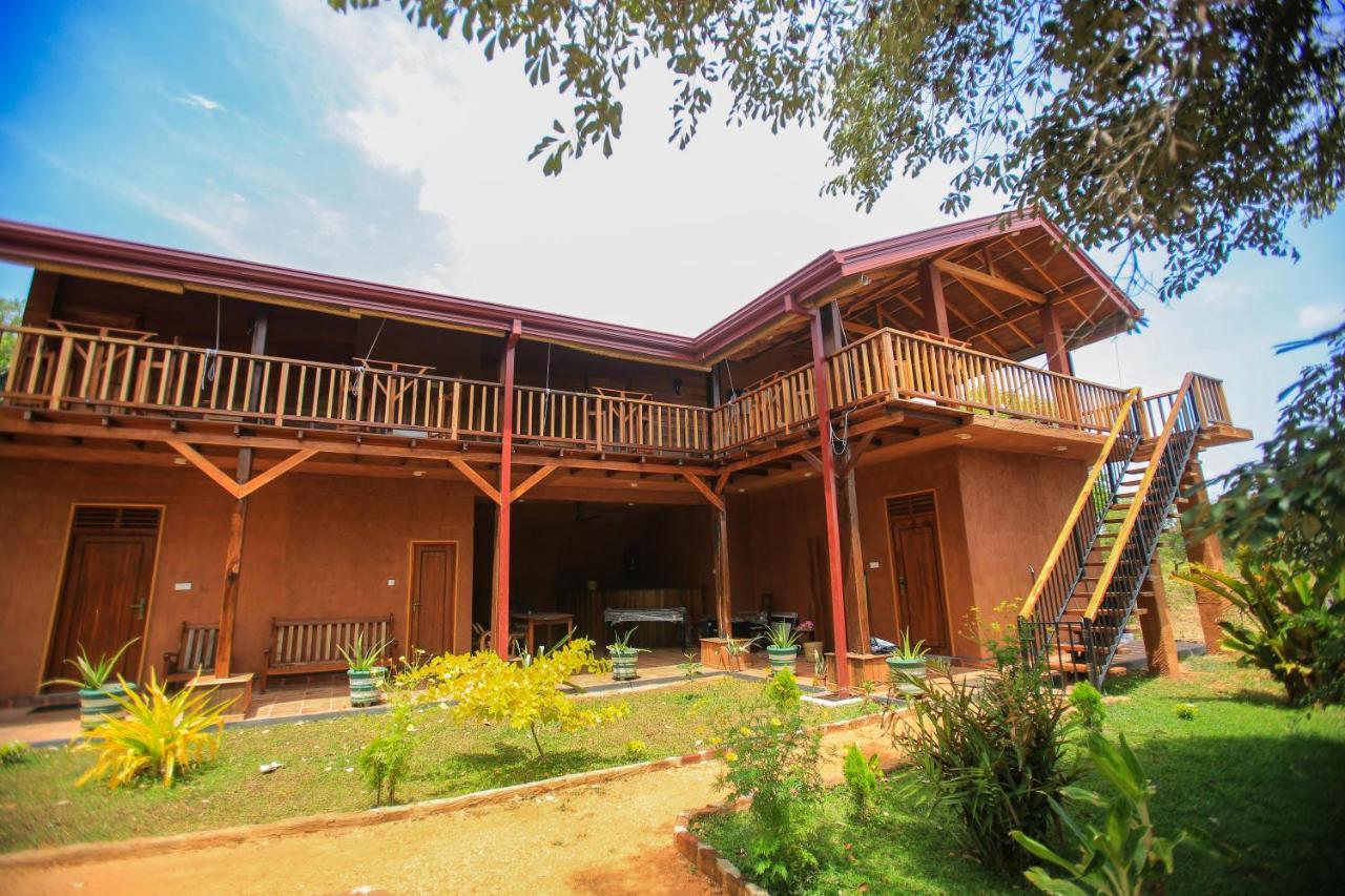 Jungle Hut Resort 锡吉里亚 外观 照片