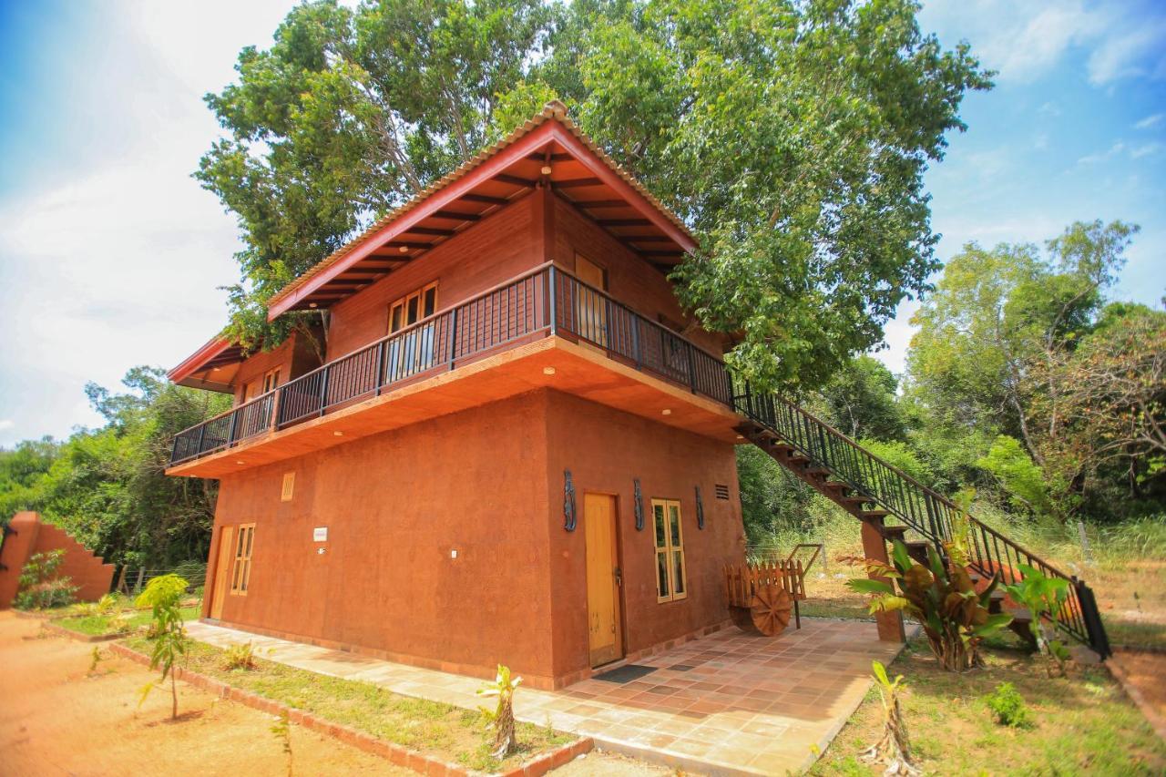 Jungle Hut Resort 锡吉里亚 外观 照片