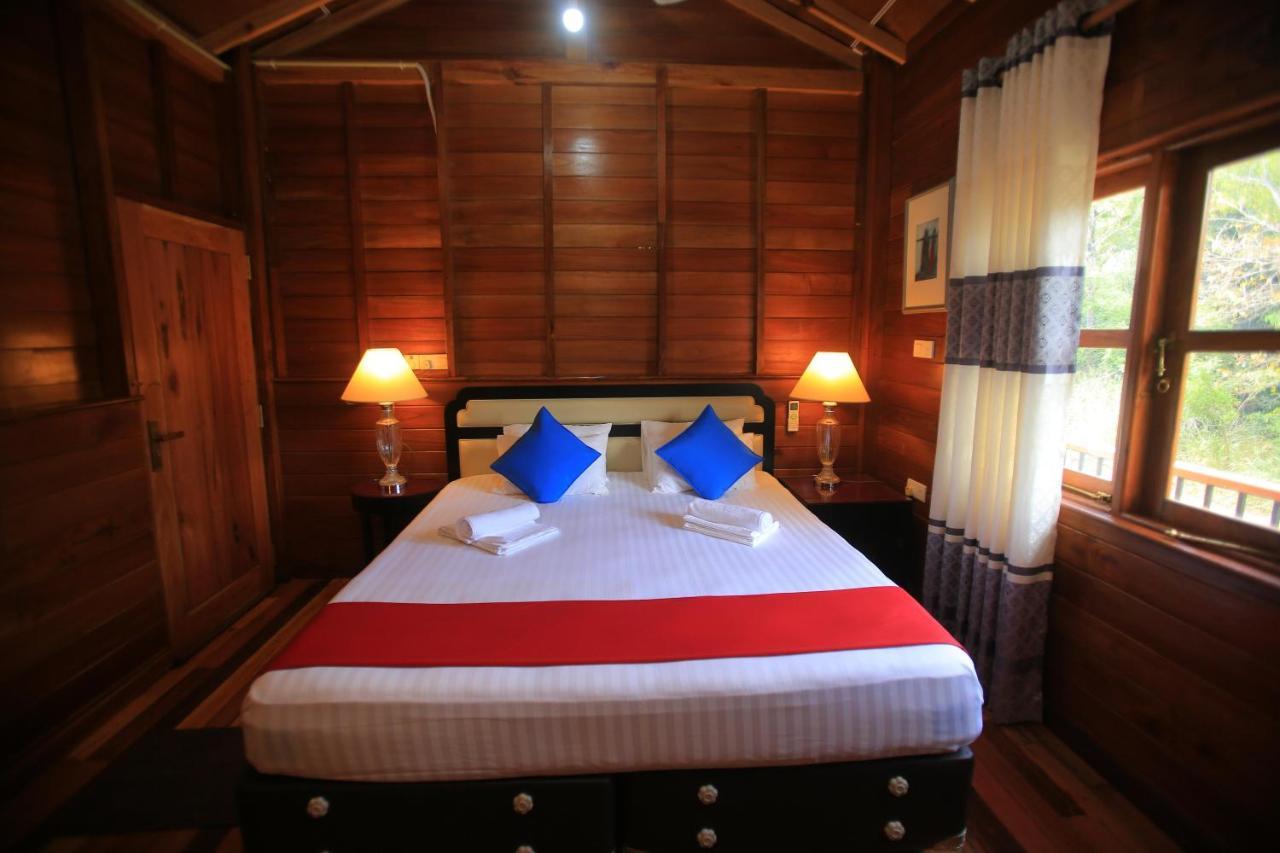Jungle Hut Resort 锡吉里亚 外观 照片