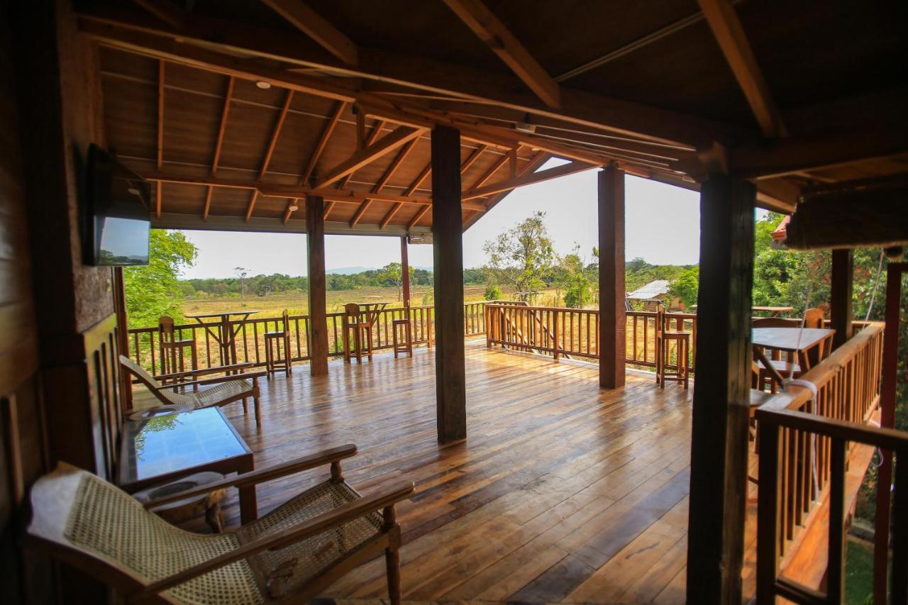 Jungle Hut Resort 锡吉里亚 外观 照片